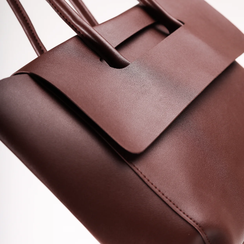 Braon sofisticirana torba na preklop KA015