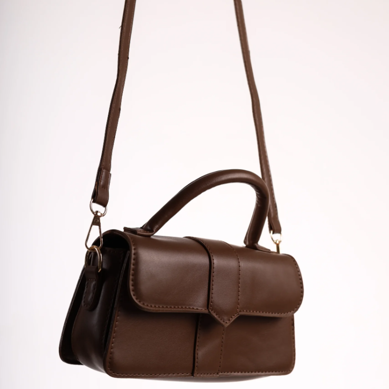 Braon torbica klasičnog dizajna KA033